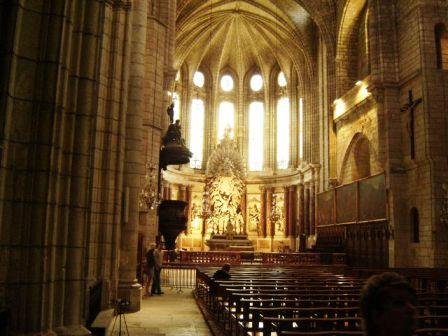 Utazás lakóautóval Béziers katedrális belső