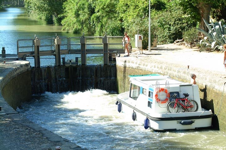 Utazás lakóautóval Béziers - Canal du Midi, zsilipelés