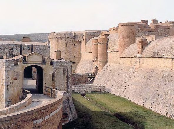 Úton Spanyolország felé - katalán földön 13 Úton Spanyolország felé - Sales Le Chateau közelről