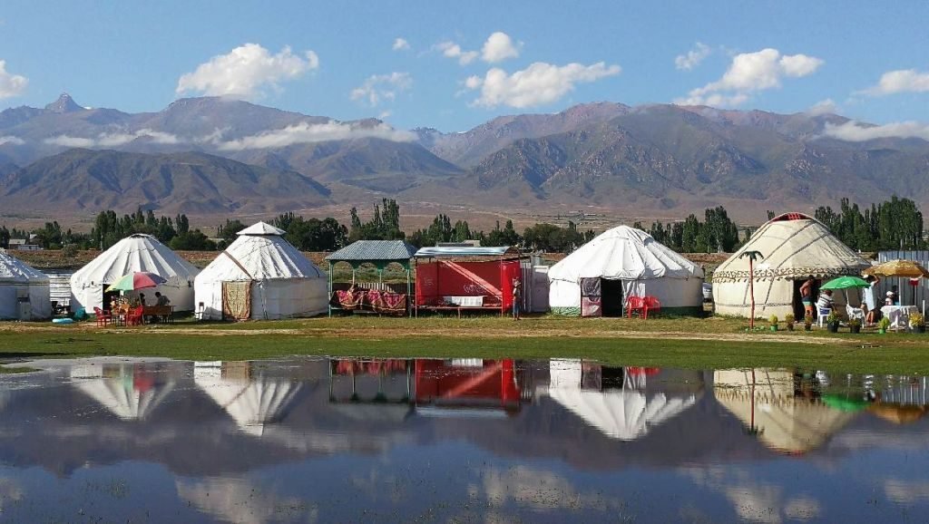 Kirgizisztán - Hegyek, jurták, kumisz...