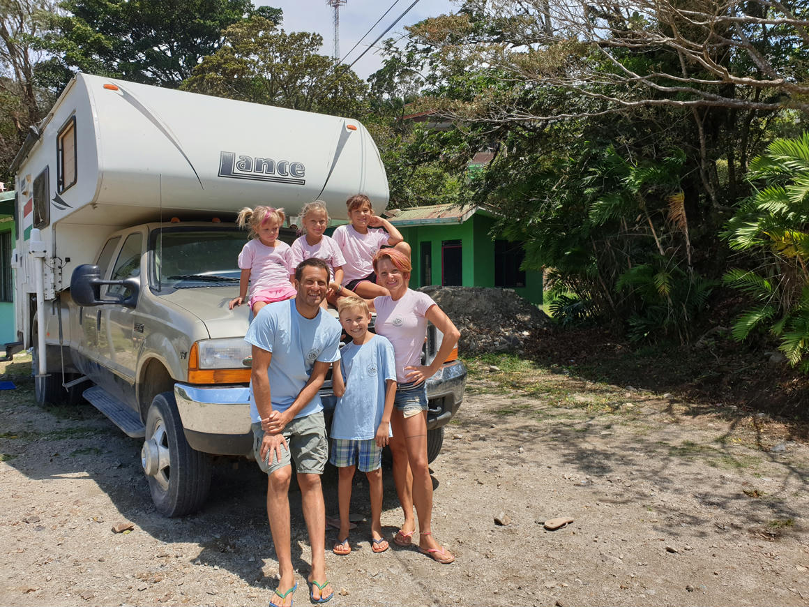 Közép-Amerika lakóautóval | Viki és Marci négy gyermekükkel (4, 6, 8 és 10 évesek)